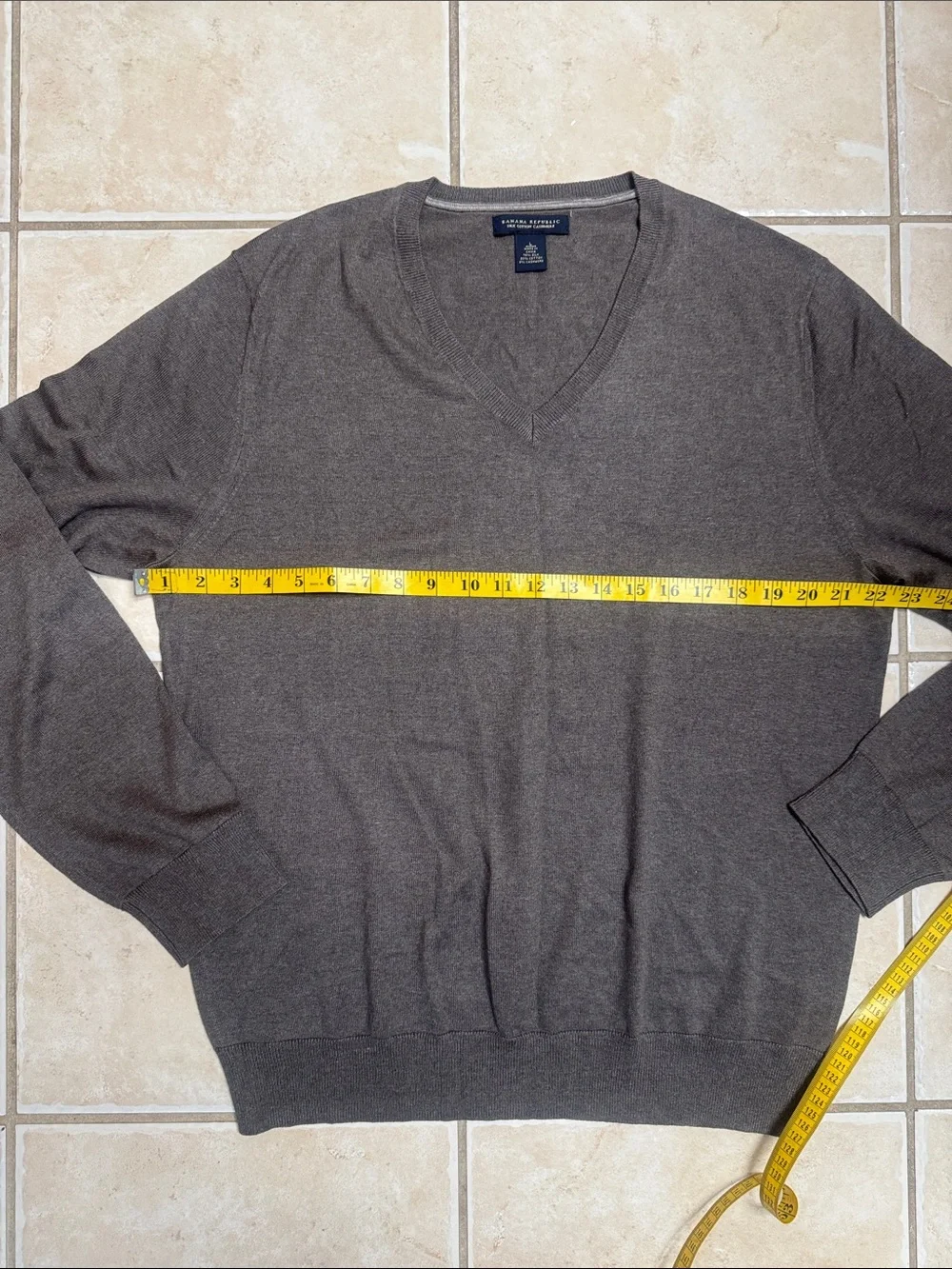 Banana Republic Men’s V-Neck Cotton-Silk-Cashmere Sweater in Dark Brown